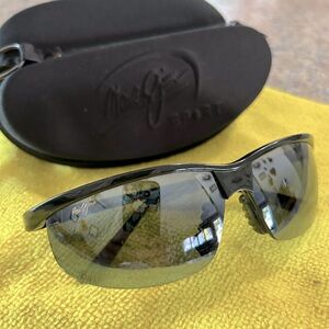 Maui Jim Ho’okipa Sport MJ 402-02 sunglasses with case